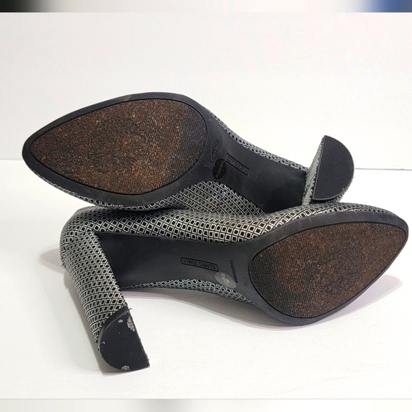 Vince Camuto Black and Silver Chunky Round Toe Heel Size 8 1/2 - Picture 7 of 7